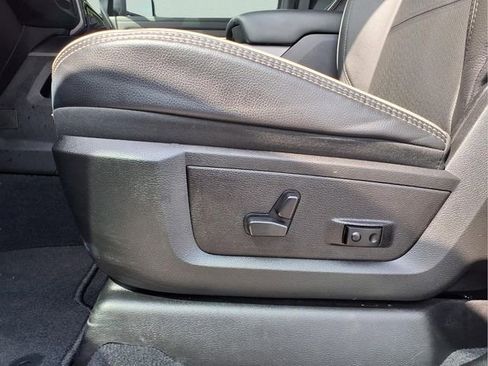 Used 2025 RAM 2500 Laramie w/ Night Edition AWD/4WD image 15