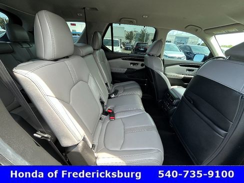 Used 2025 Honda Pilot EX-L image 29