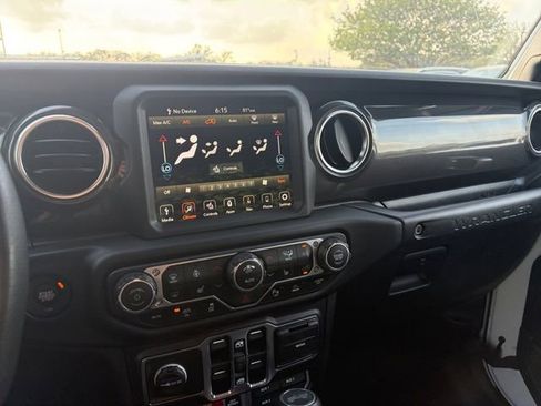 Used 2022 Jeep Wrangler Unlimited Rubicon w/ Xtreme Recon 35" Tire Package image 10