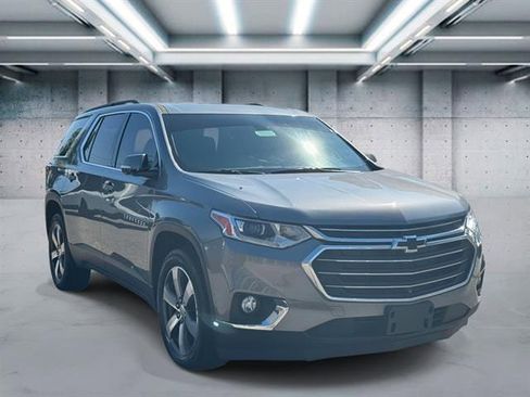 Used 2020 Chevrolet Traverse LT w/ LT Premium Package image 2