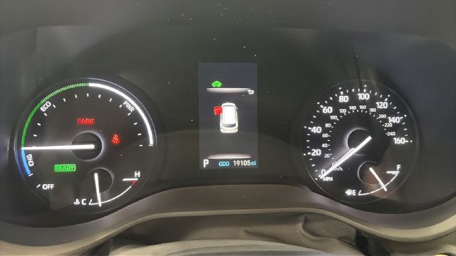 Used 2023 Toyota Sienna XLE FWD image 21
