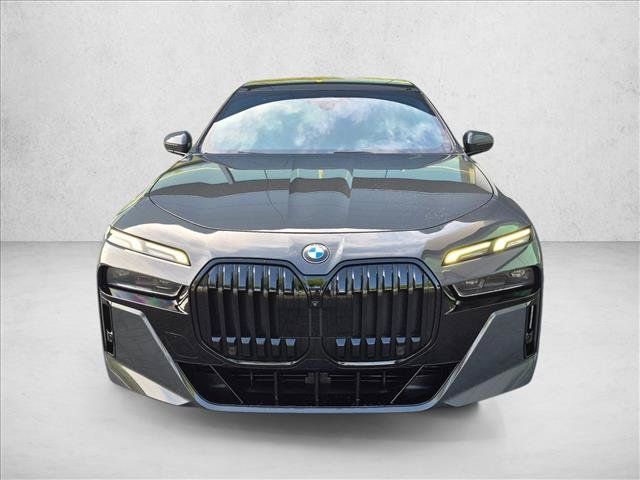 Used 2023 BMW 760i xDrive w/ Parking Assistance Package AWD/4WD image 2
