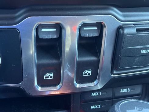 Used 2022 Jeep Wrangler Sport AWD/4WD image 18