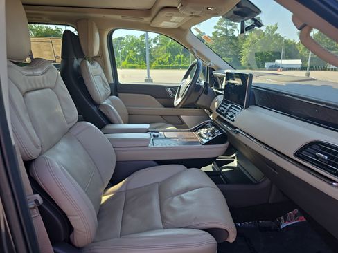Used 2023 Lincoln Navigator L Reserve AWD/4WD image 10