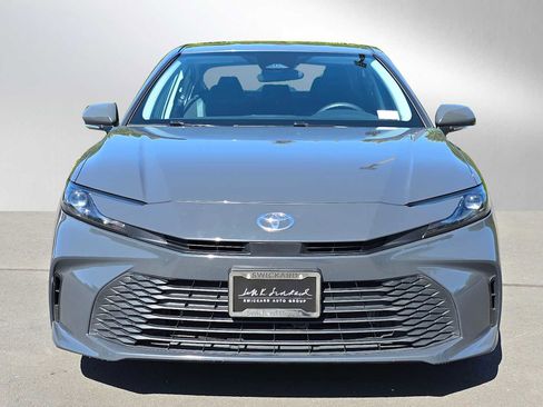 Used 2025 Toyota Camry LE FWD image 8
