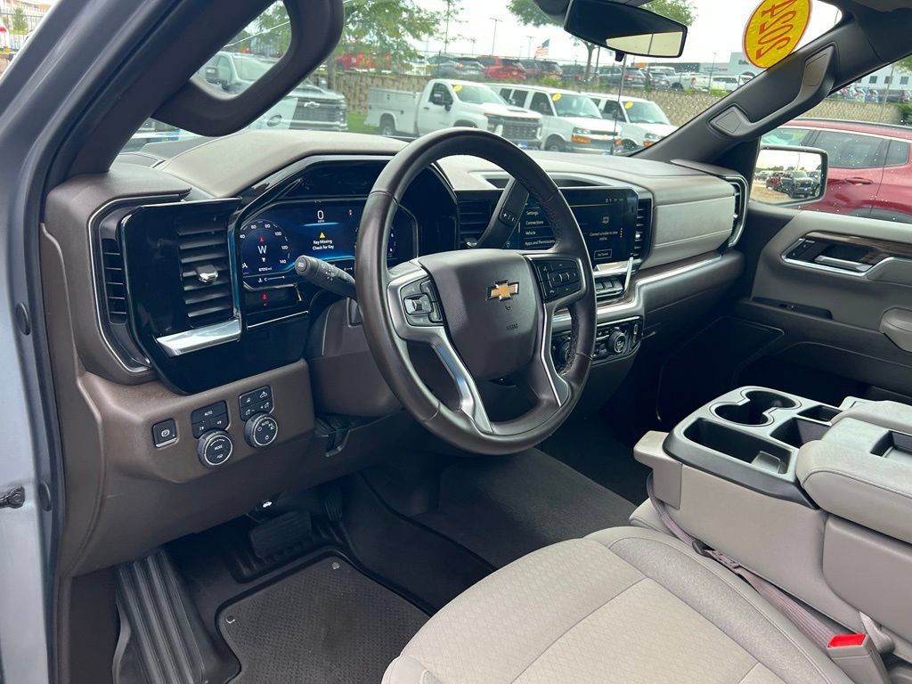 Used 2024 Chevrolet Silverado 1500 LT w/ Safety Package AWD/4WD image 18