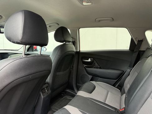 Used 2021 Kia Niro EX w/ Cold Weather Package FWD image 14