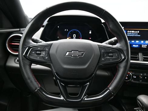 Used 2024 Chevrolet Trax RS w/ Sunroof Package FWD image 16