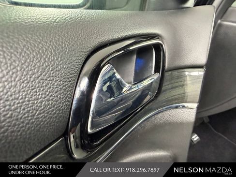 Used 2019 Jeep Grand Cherokee Overland RWD image 20