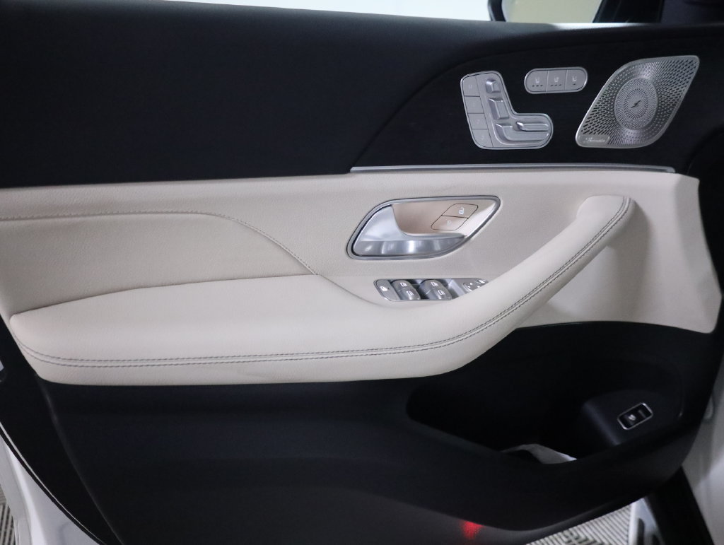 Used 2025 Mercedes-Benz GLS 450 4MATIC w/ AMG Line Exterior image 10