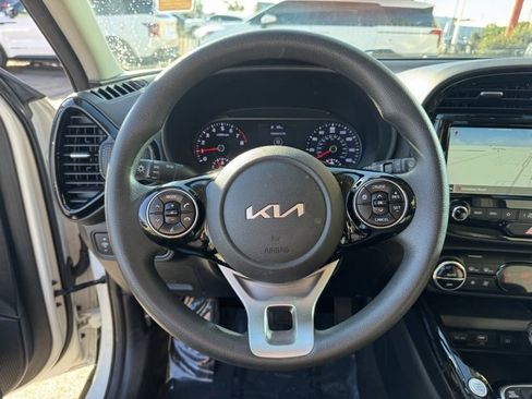Certified 2022 Kia Soul S image 22
