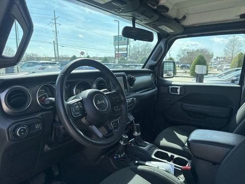 Used 2023 Jeep Gladiator Sport image 15