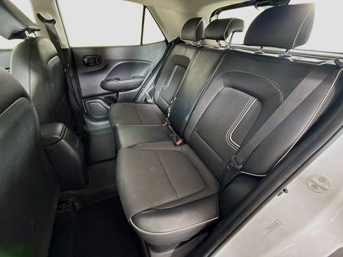 Used 2022 Hyundai Venue Limited FWD image 24