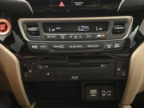 Used 2021 Honda Pilot Touring image 27