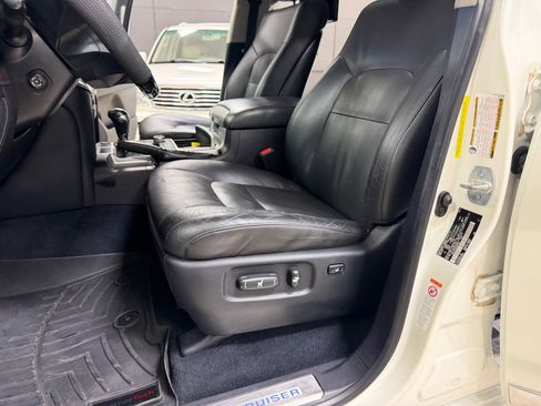 Used 2017 Toyota Land Cruiser image 21