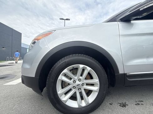 Used 2014 Ford Explorer XLT w/ Equipment Group 202A AWD/4WD image 10