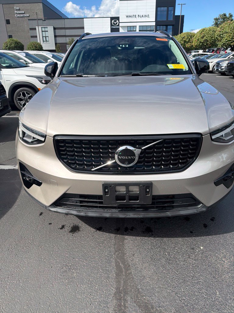Certified 2024 Volvo XC40 B5 Plus w/ Protection Package Premier AWD/4WD image 5
