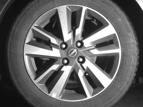 Used 2025 Nissan Versa SV image 11