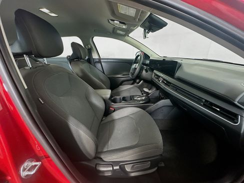 Used 2025 Kia K4 LXS image 31