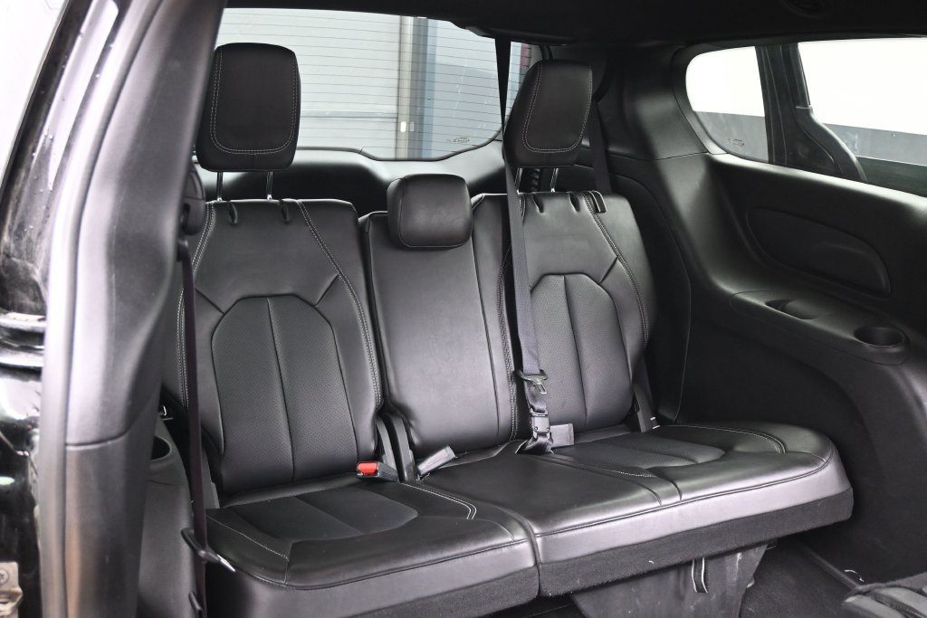 Used 2025 Chrysler Pacifica Select FWD image 37