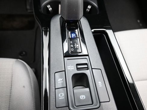 Used 2024 Toyota Prius LE image 14