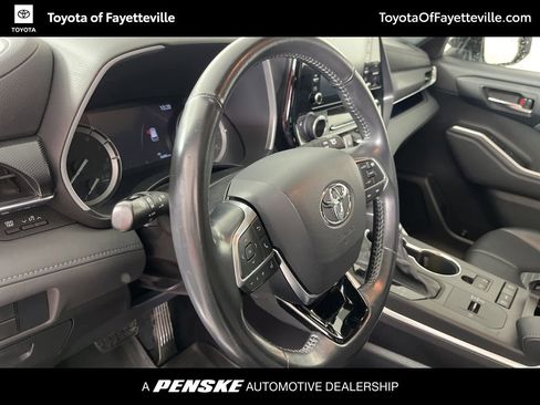 Used 2021 Toyota Highlander XSE image 28