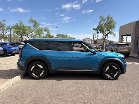 New 2026 Kia EV9 Wind AWD/4WD image 2