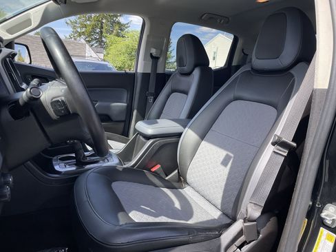 Used 2017 Chevrolet Colorado Z71 AWD/4WD image 12