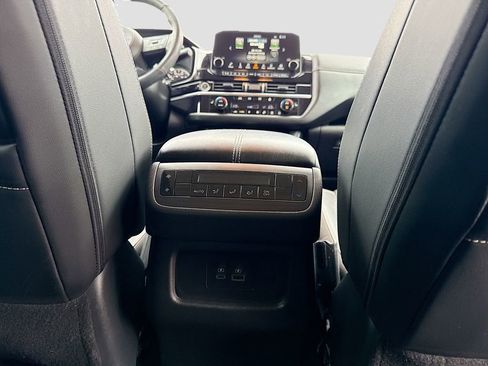 Used 2023 Nissan Pathfinder SL w/ Black Appearance Package FWD image 30