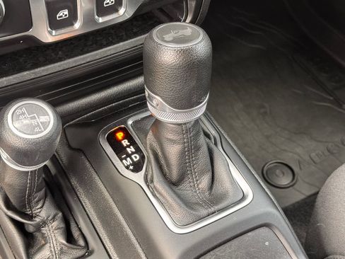 Used 2022 Jeep Wrangler Sport AWD/4WD image 14