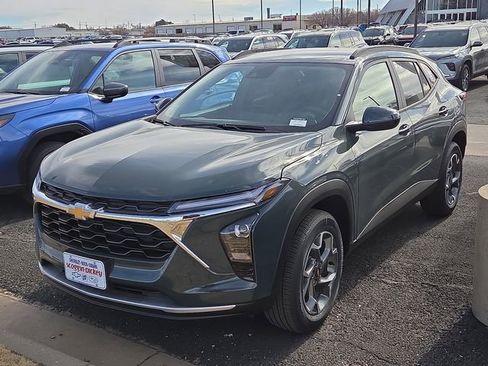 New 2026 Chevrolet Trax LT image 1