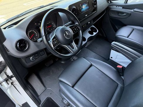 Used 2022 Mercedes-Benz Sprinter 2500 image 11