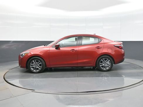 Certified 2019 Toyota Yaris LE image 4