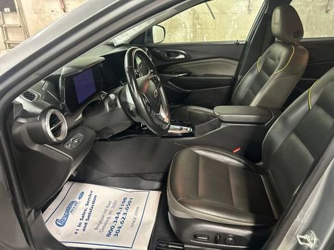 Used 2024 Chevrolet Trax ACTIV w/ Sunroof Package FWD image 10