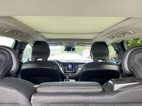 Used 2022 Volvo XC60 B5 Momentum AWD/4WD image 31