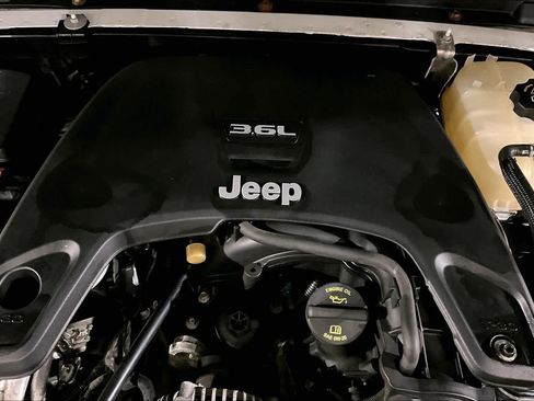 Used 2019 Jeep Wrangler Unlimited Sport S AWD/4WD image 29
