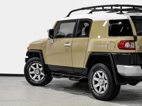 Used 2014 Toyota FJ Cruiser 4WD w/ Upgrade Package image 12