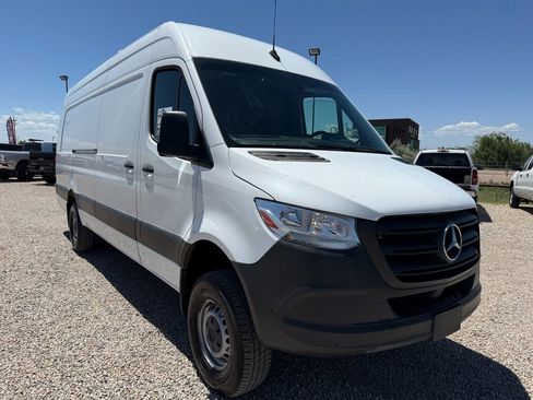 Used 2019 Mercedes-Benz Sprinter 2500 image 2