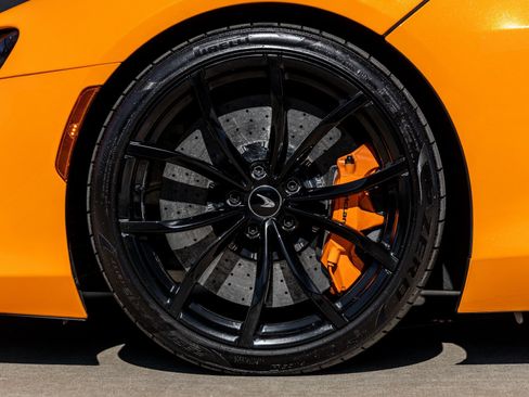 Used 2023 McLaren Artura image 14