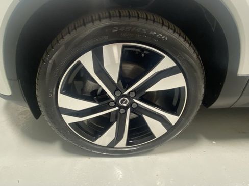 Used 2025 Volvo XC40 B5 Ultra image 5