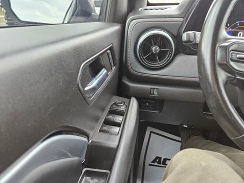 Used 2023 Chevrolet Colorado Z71 w/ Z71 Convenience Package 2 AWD/4WD image 15