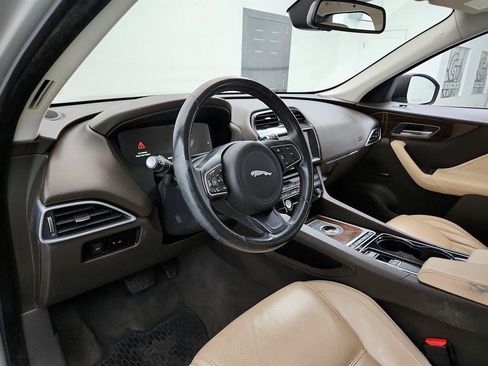 Used 2017 Jaguar F-PACE Prestige image 13