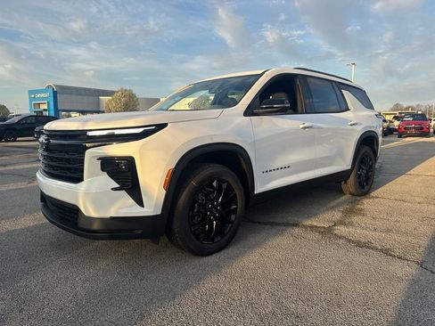 New 2026 Chevrolet Traverse LT w/ Midnight/Sport Edition image 2