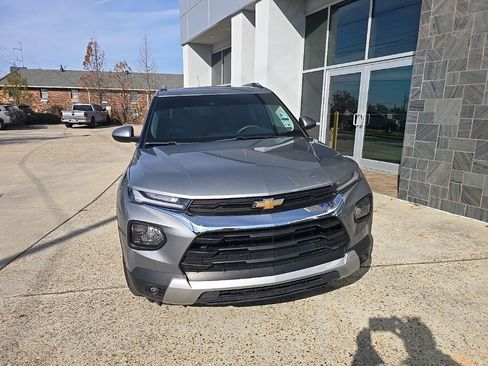 Used 2023 Chevrolet TrailBlazer LT image 3