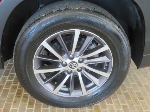 Used 2019 Toyota Highlander SE image 8