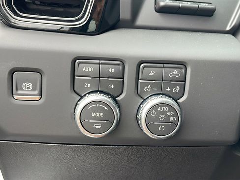 New 2026 GMC Sierra 2500 AT4 w/ AT4 Premium Plus Package image 25