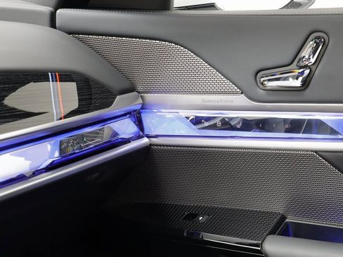 Certified 2025 BMW 750e xDrive 750e xDrive image 13