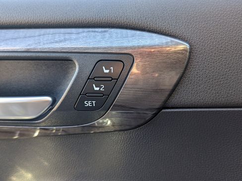 Used 2023 Toyota Highlander Limited image 22