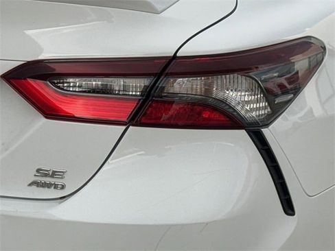 Used 2023 Toyota Camry SE image 6