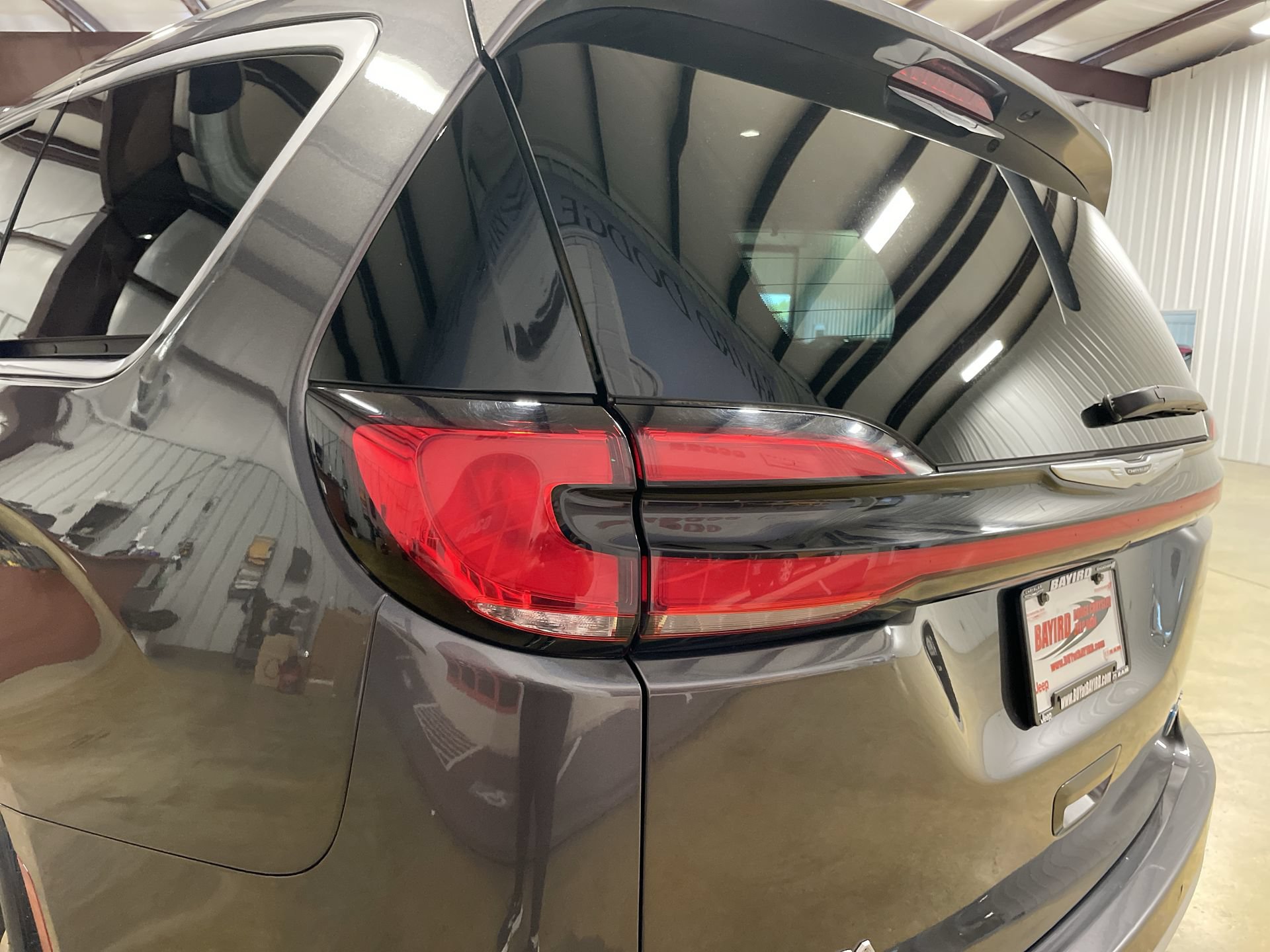 Used 2022 Chrysler Pacifica Pinnacle FWD image 28